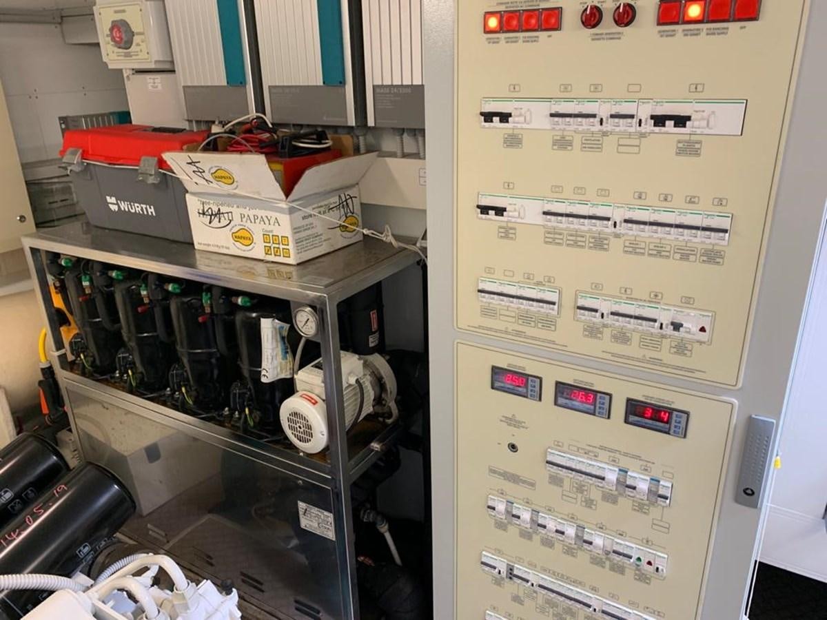 a machine with a box and a box on the side aboard FERRETTI F800/27 Yacht for Sale