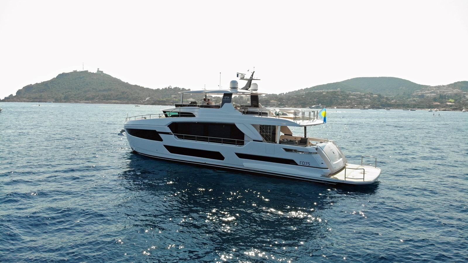 a boat on the water aboard FD75  709 Yacht for Sale