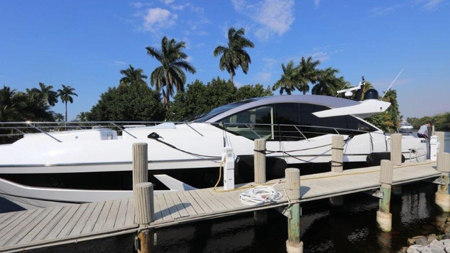 HIDE OUT Yacht HIDE OUT Yacht