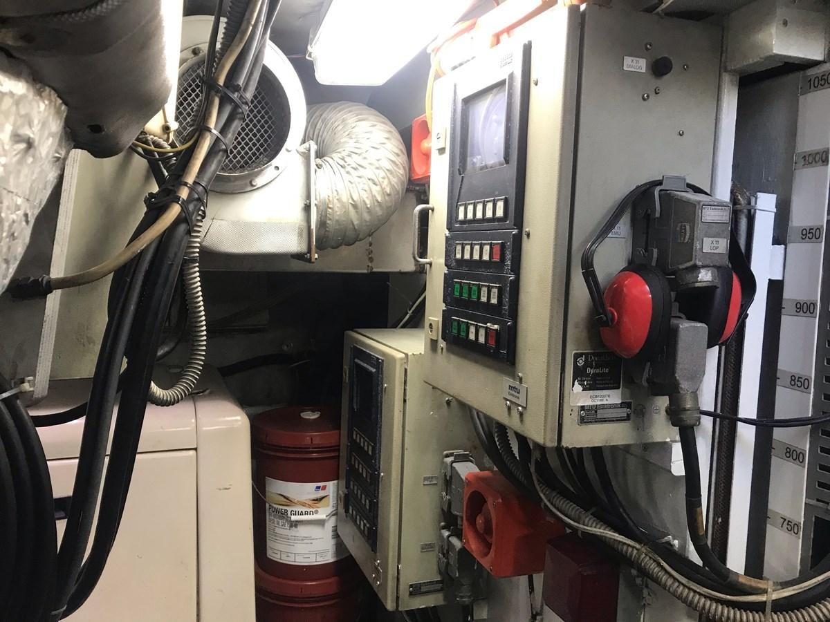 a white bird in a computer room aboard MAGNIFICA Yacht for Sale