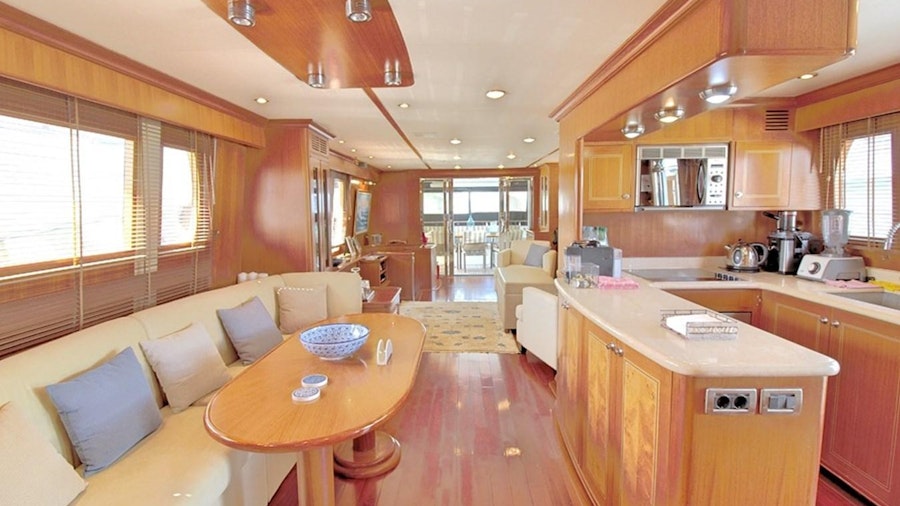 L.E. Yacht L.E. Yacht