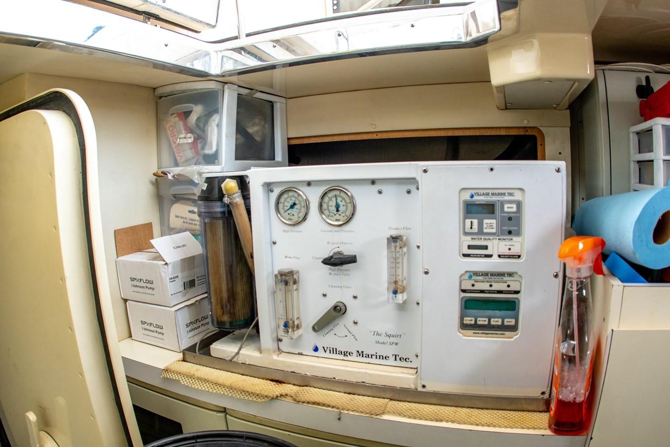 a machine with a light inside aboard VA BENE 2011 AZIMUT 70 FLY Yacht for Sale