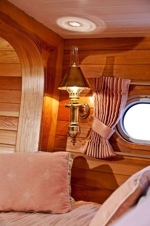 a lamp on a bed aboard TIGERLILY OF CORNWALL Yacht for Sale