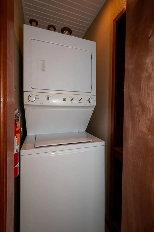 a white machine in a room aboard LE COLBY JEAN Yacht for Sale