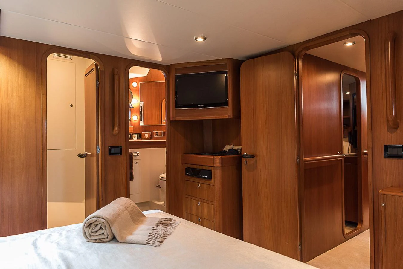 a hotel room with a bed and tv aboard SINDONEMO Yacht for Sale
