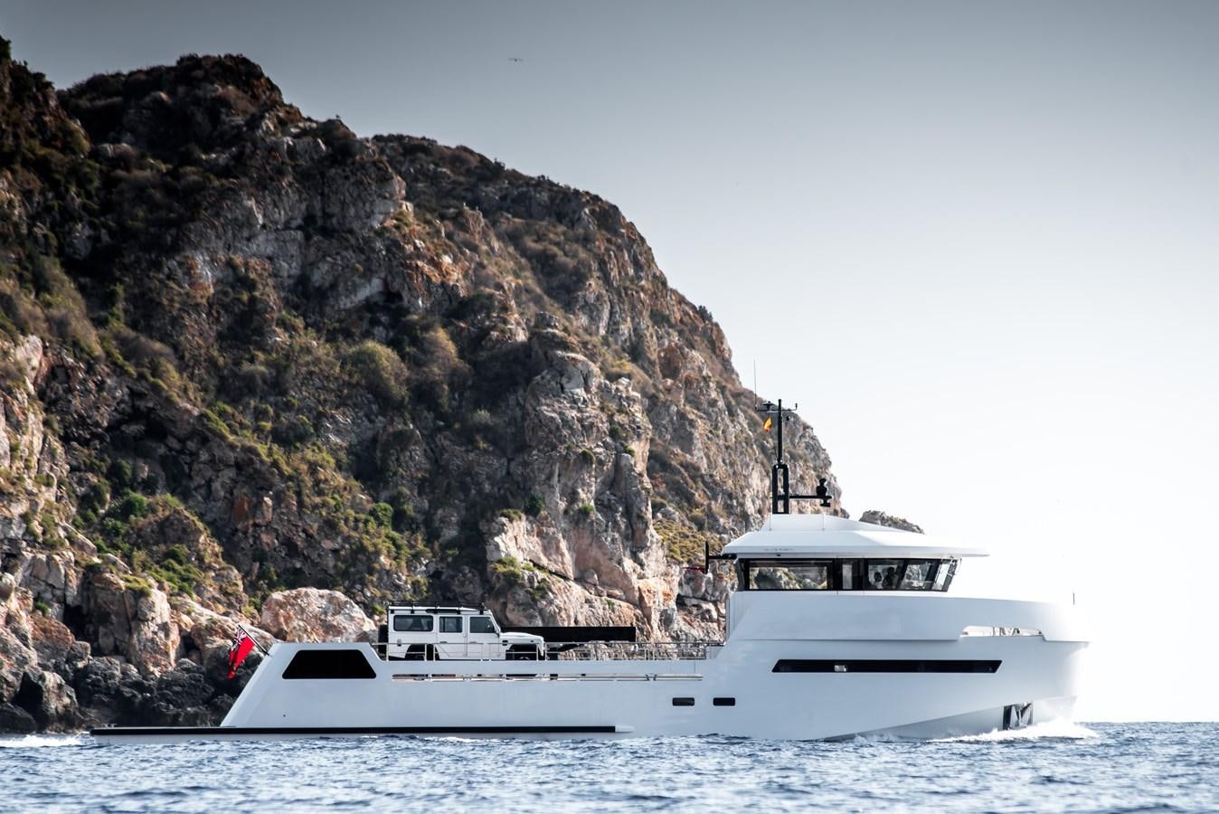 a boat on the water aboard YXT 27 Yacht for Sale