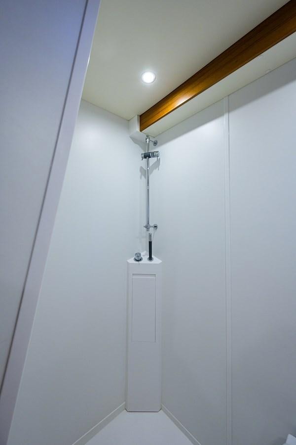 a white wall with a light aboard CHREEDO Yacht for Sale