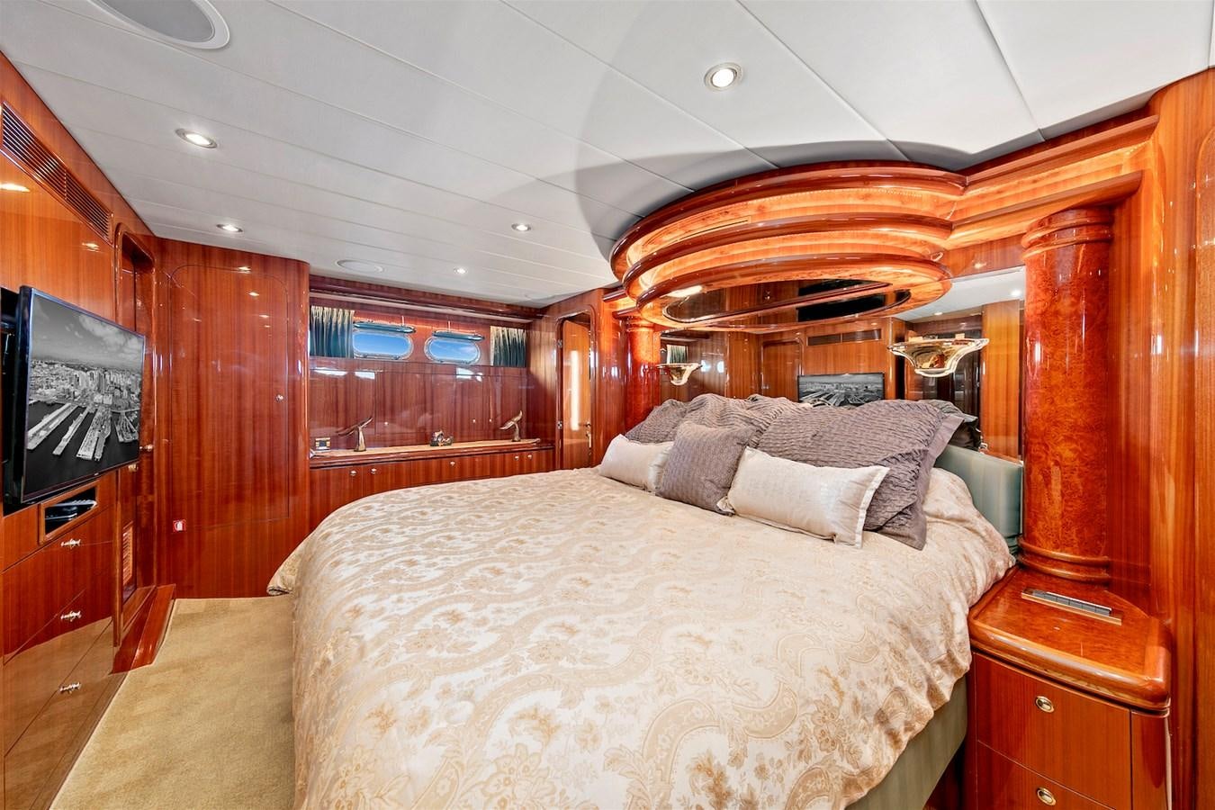 a bed in a cabin aboard PAPA'S PLACE Yacht for Sale
