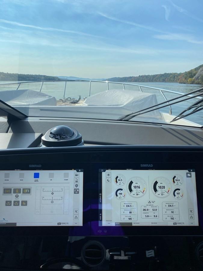 graphical user interface aboard L’ABEILLE Yacht for Sale