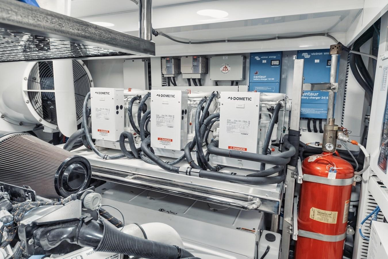 a machine with wires and tubes aboard 2019 OCEAN ALEXANDER 88 SKYLOUNGE MUDSLINGER Yacht for Sale