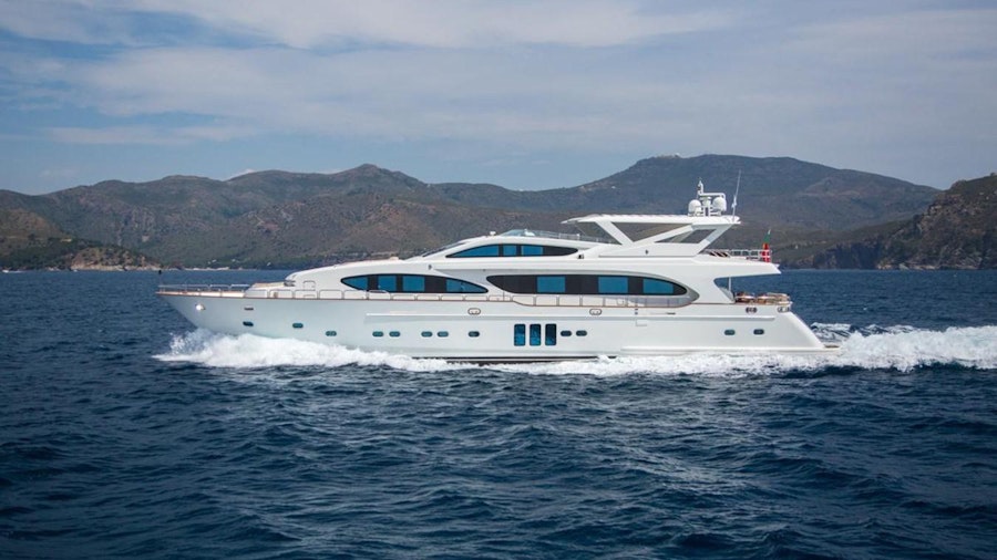 MADNESS Yacht MADNESS Yacht
