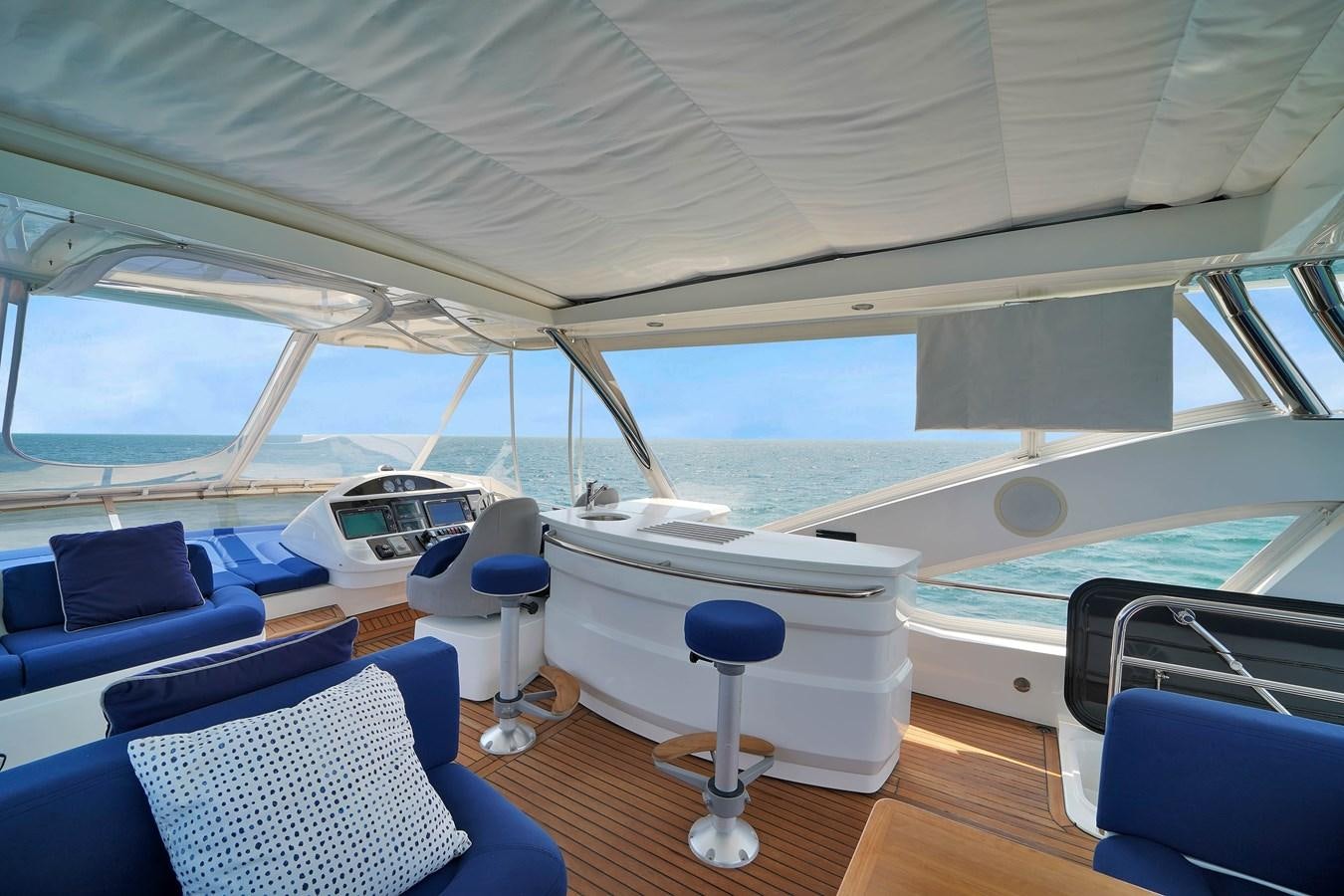 inside of a boat aboard SUNSEEKER 73 2013 Yacht for Sale