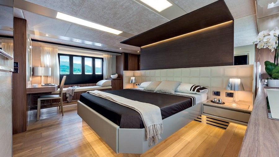 72 FLY Yacht 72 FLY Yacht