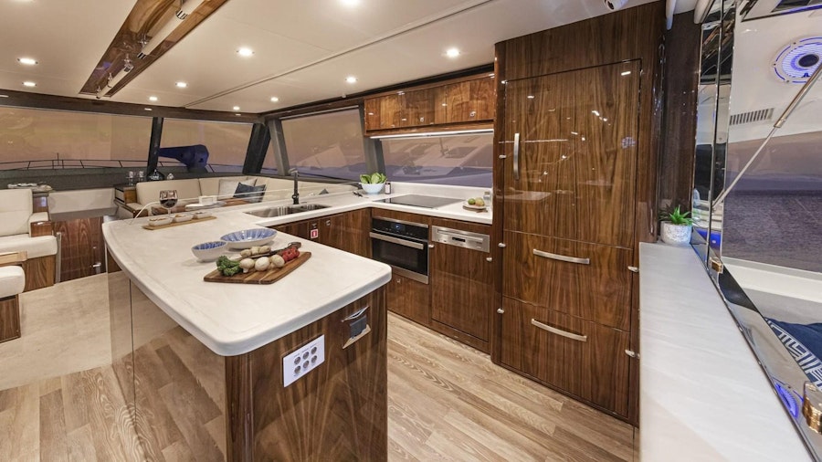 64 SPORTS MOTOR YACHT Yacht 64 SPORTS MOTOR YACHT Yacht