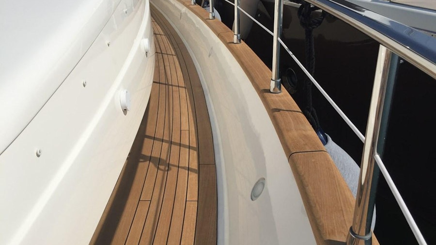 EVERGLOW Yacht EVERGLOW Yacht