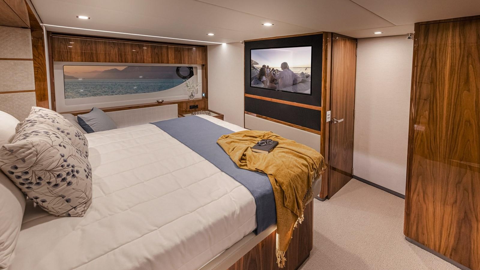 a hotel room with a bed and tv aboard 645 SUV Yacht for Sale