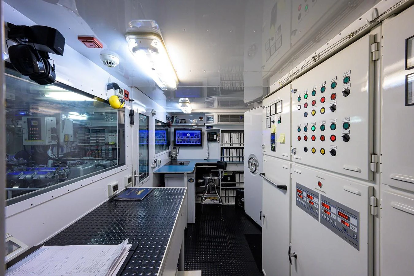 a room with a large machine aboard TEMPO REALE Yacht for Sale
