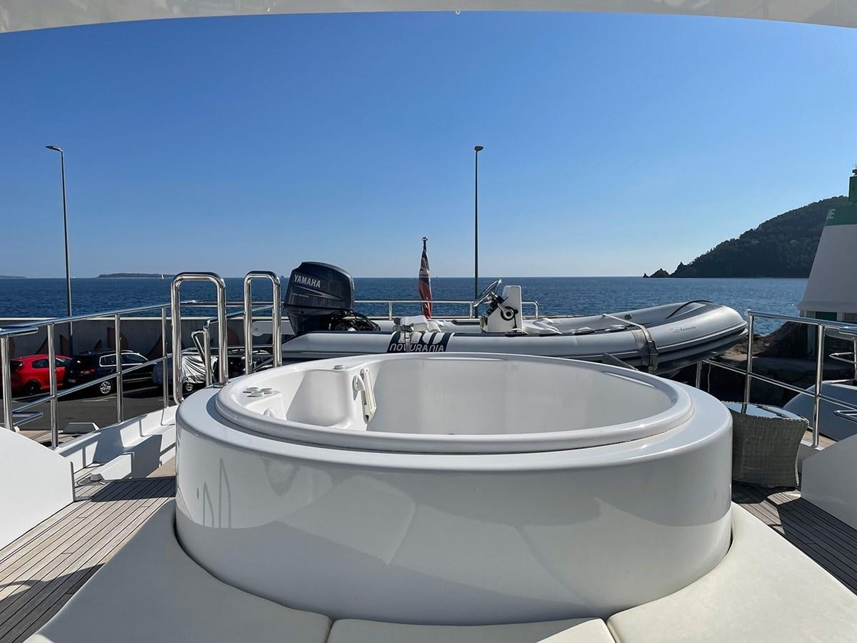 a white bathtub on a deck aboard AMMOUN OF LONDON Yacht for Sale