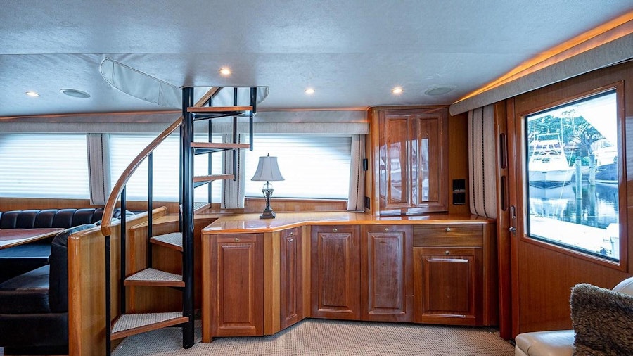 ENCLOSED BRIDGE Yacht ENCLOSED BRIDGE Yacht