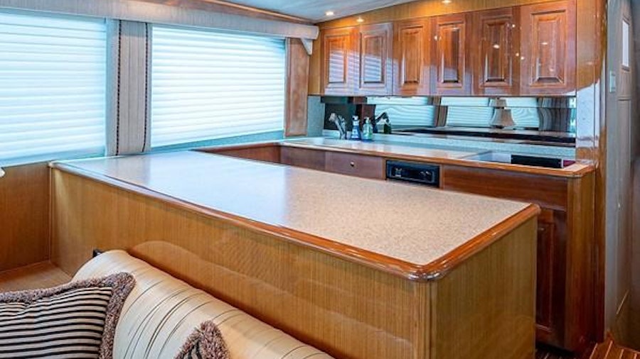 ENCLOSED BRIDGE Yacht ENCLOSED BRIDGE Yacht