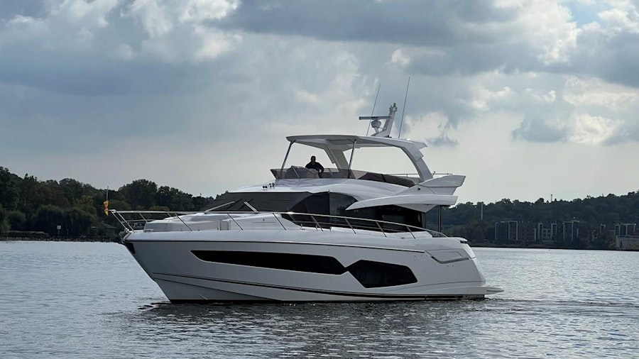 66 MANHATTAN Yacht 66 MANHATTAN Yacht