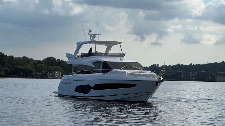 66 MANHATTAN Yacht 66 MANHATTAN Yacht