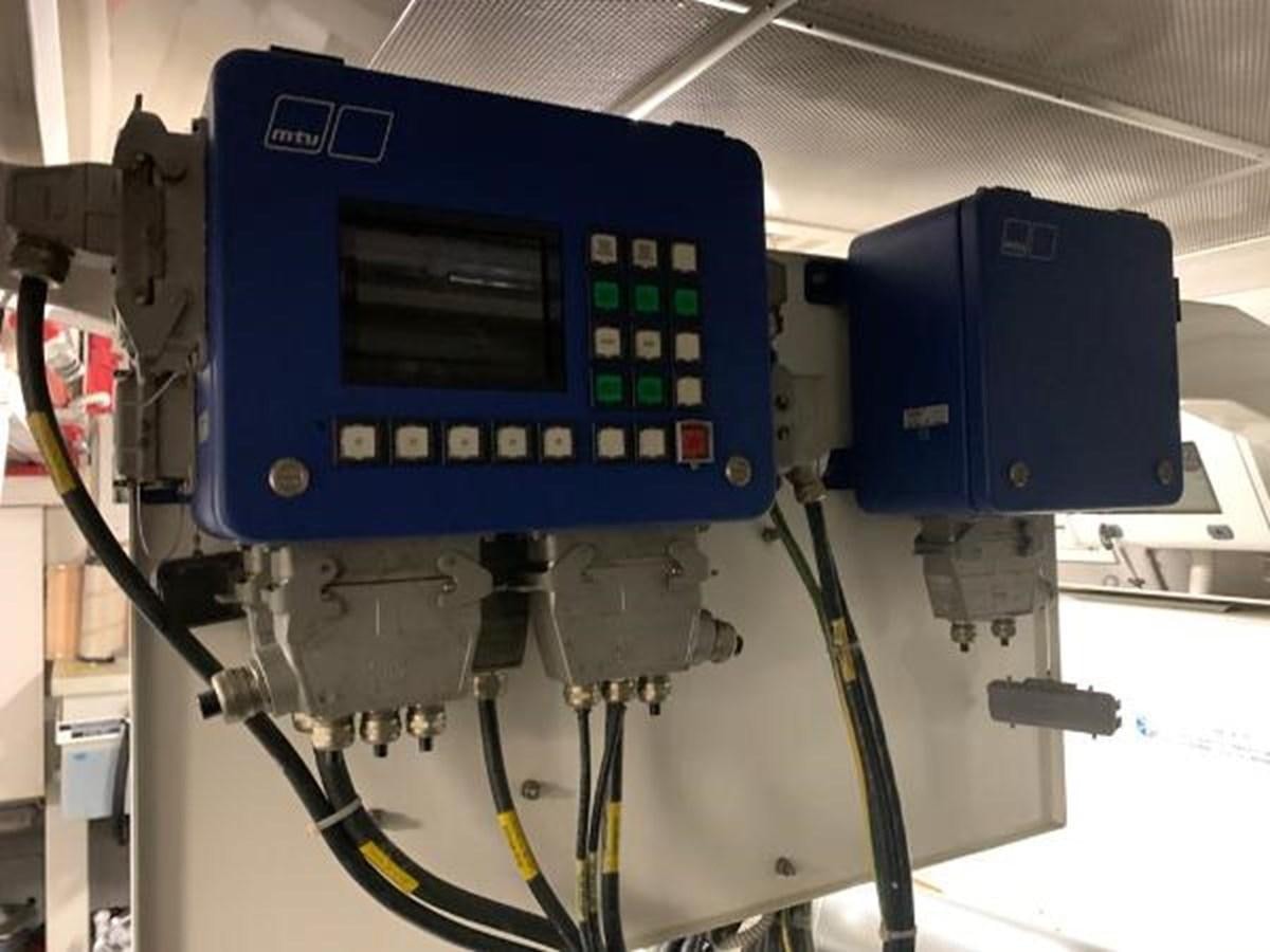 a machine with a blue panel aboard 2008 ARNO LEOPARD Yacht for Sale