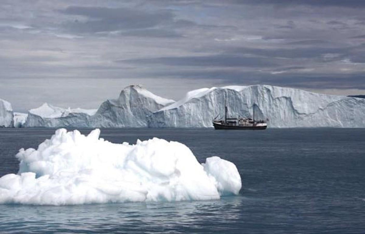 a boat in the water aboard 1963 TRAWLER DE HASS NORTH SEA, WANDERBIRD  Yacht for Sale
