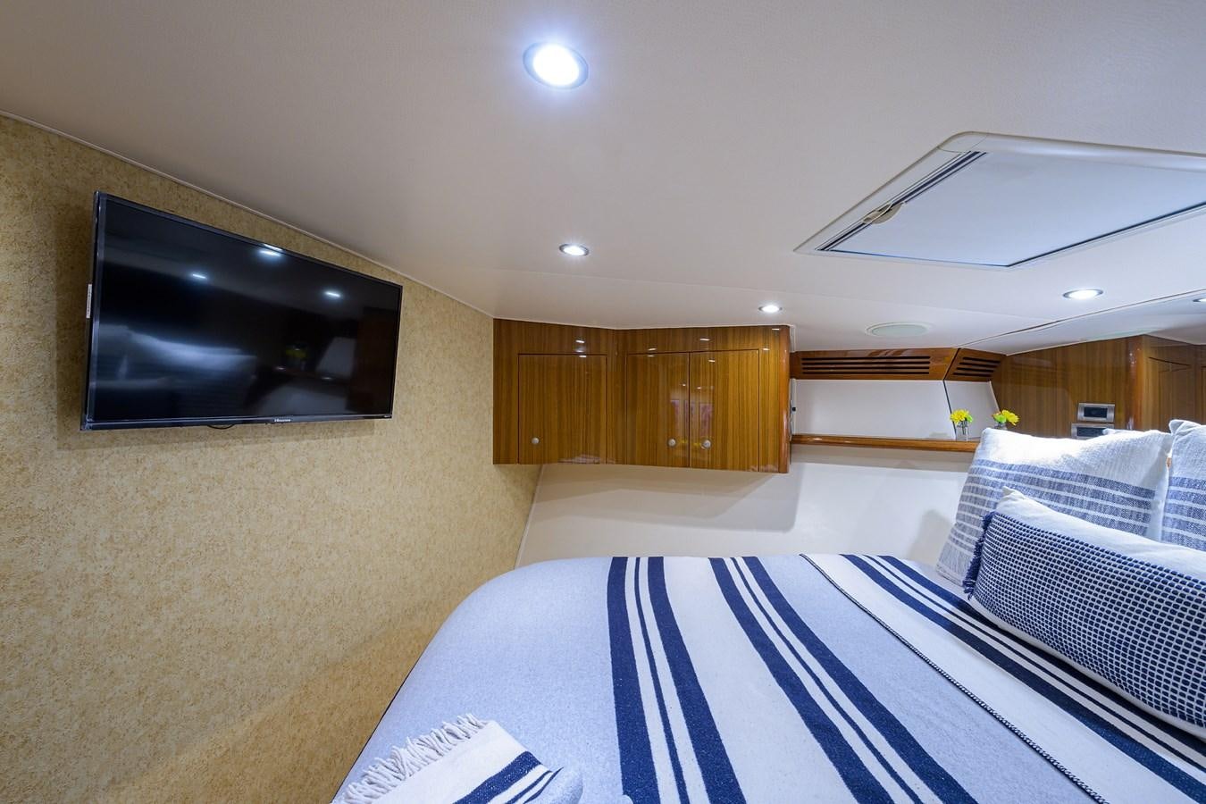 a room with a tv and a bed aboard KNOT RACING Yacht for Sale