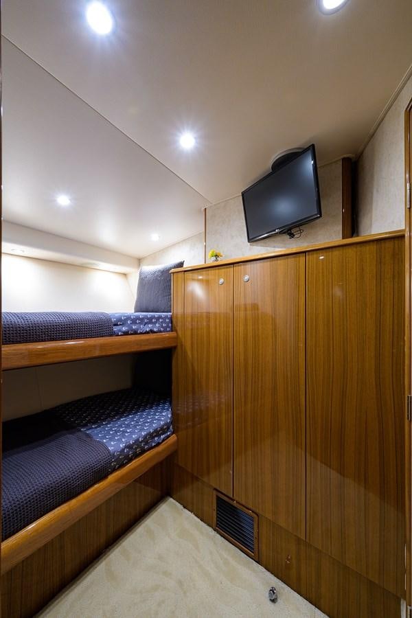 a room with a tv and a bed aboard KNOT RACING Yacht for Sale