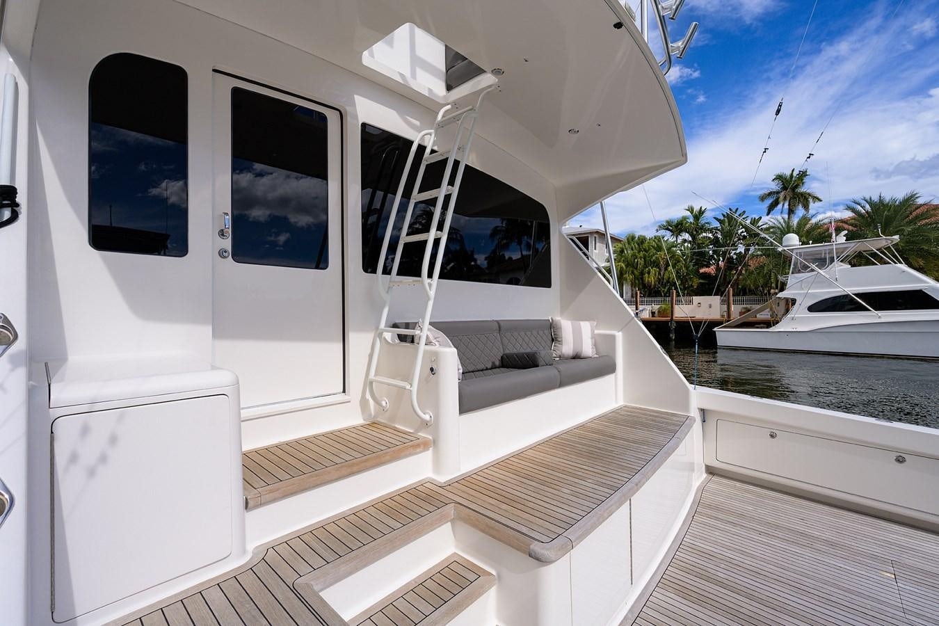 a white house with a deck and a pool aboard KNOT RACING Yacht for Sale