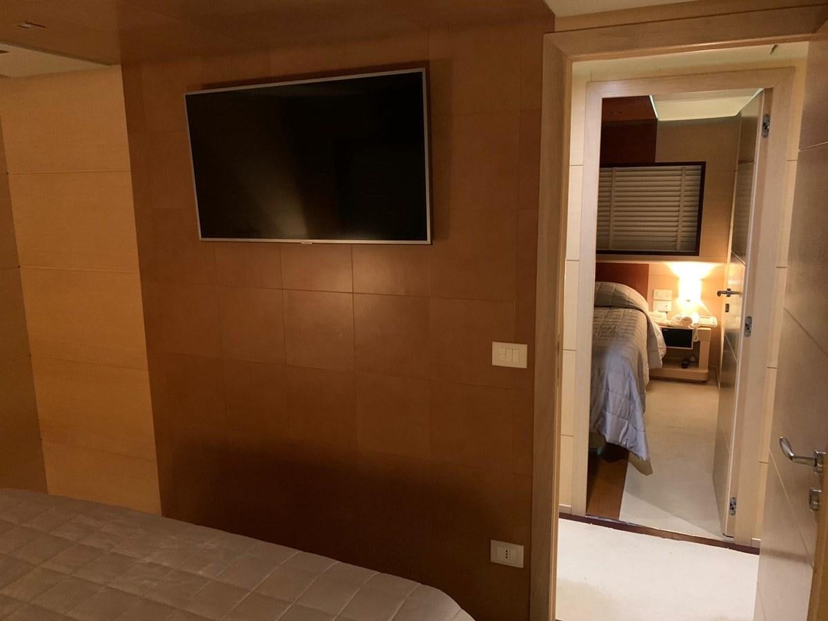 a bathroom with a mirror aboard C. BOAT 27 SC Yacht for Sale