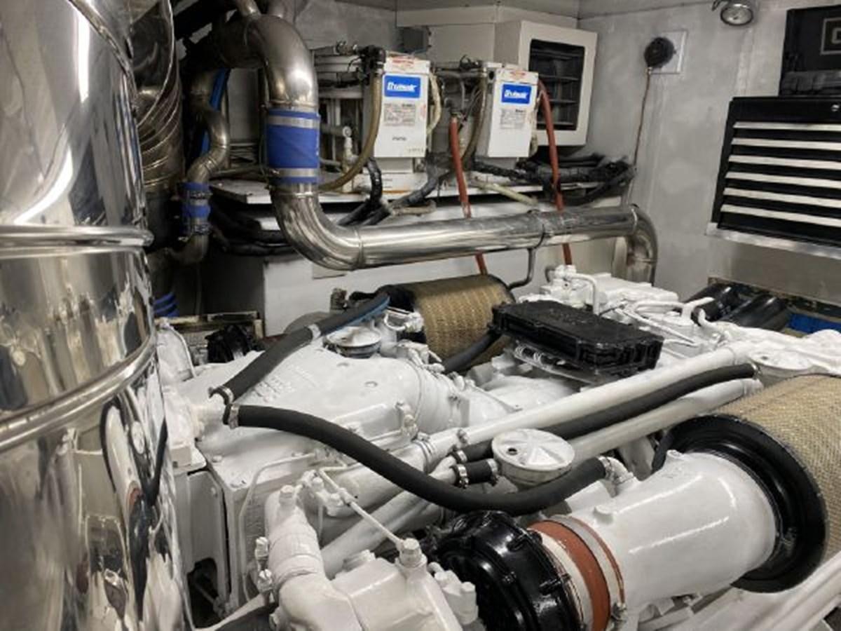 a machine with pipes aboard 85 AZIMUT ULTIMATE Yacht for Sale