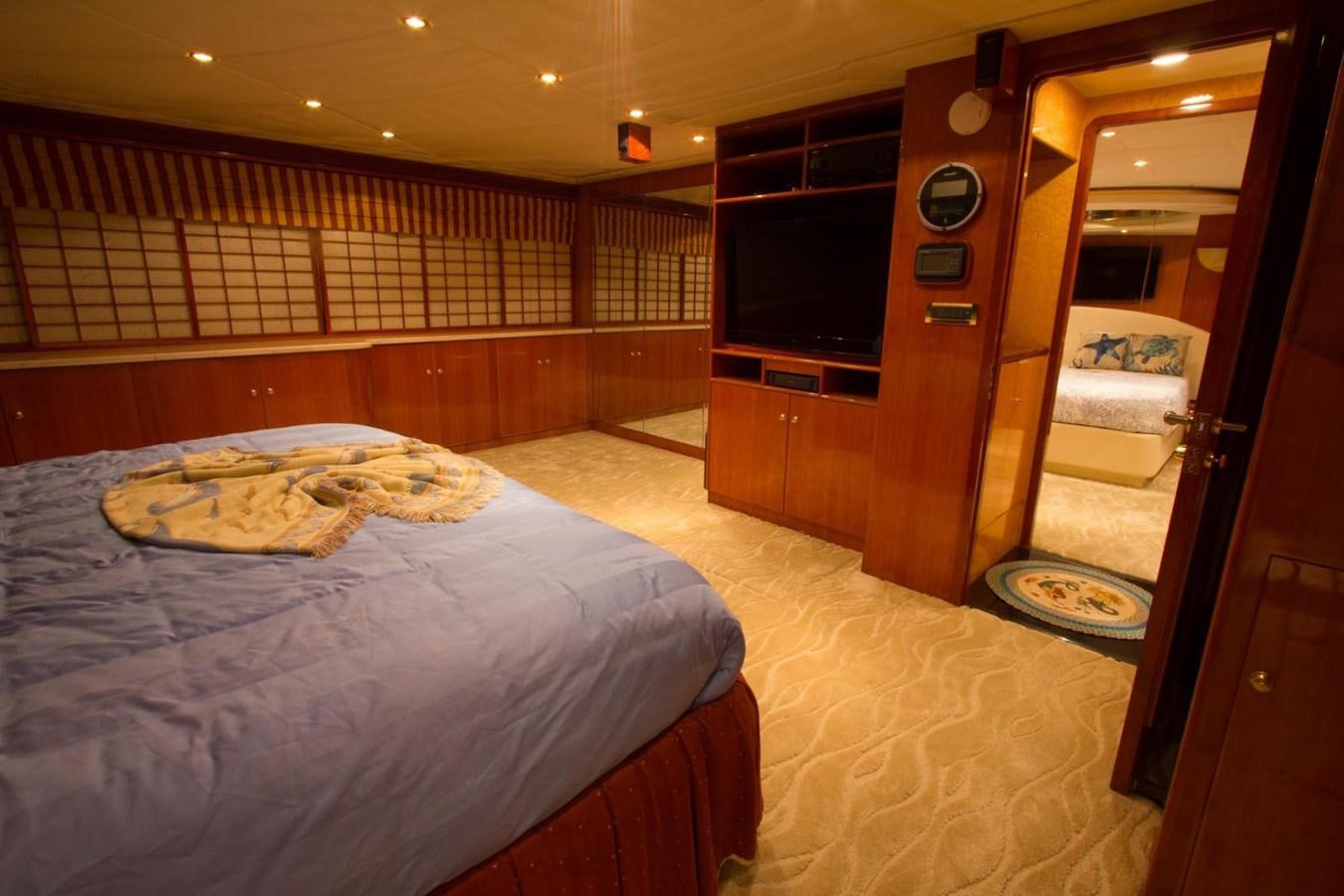 a hotel room with a bed aboard GLEN ELLEN Yacht for Sale