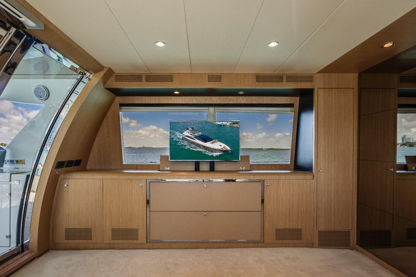 a room with a tv aboard NAMEDROPPER Yacht for Sale
