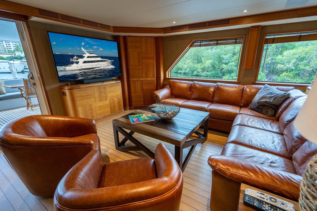 a living room with a tv aboard SHORT GAME Yacht for Sale