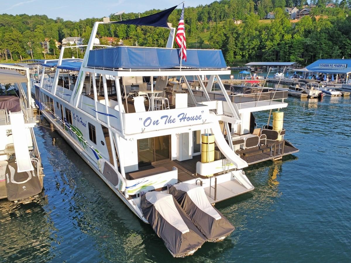 a boat in the water aboard 2010/1995 STARDUST 20 X 95WB NLST Yacht for Sale