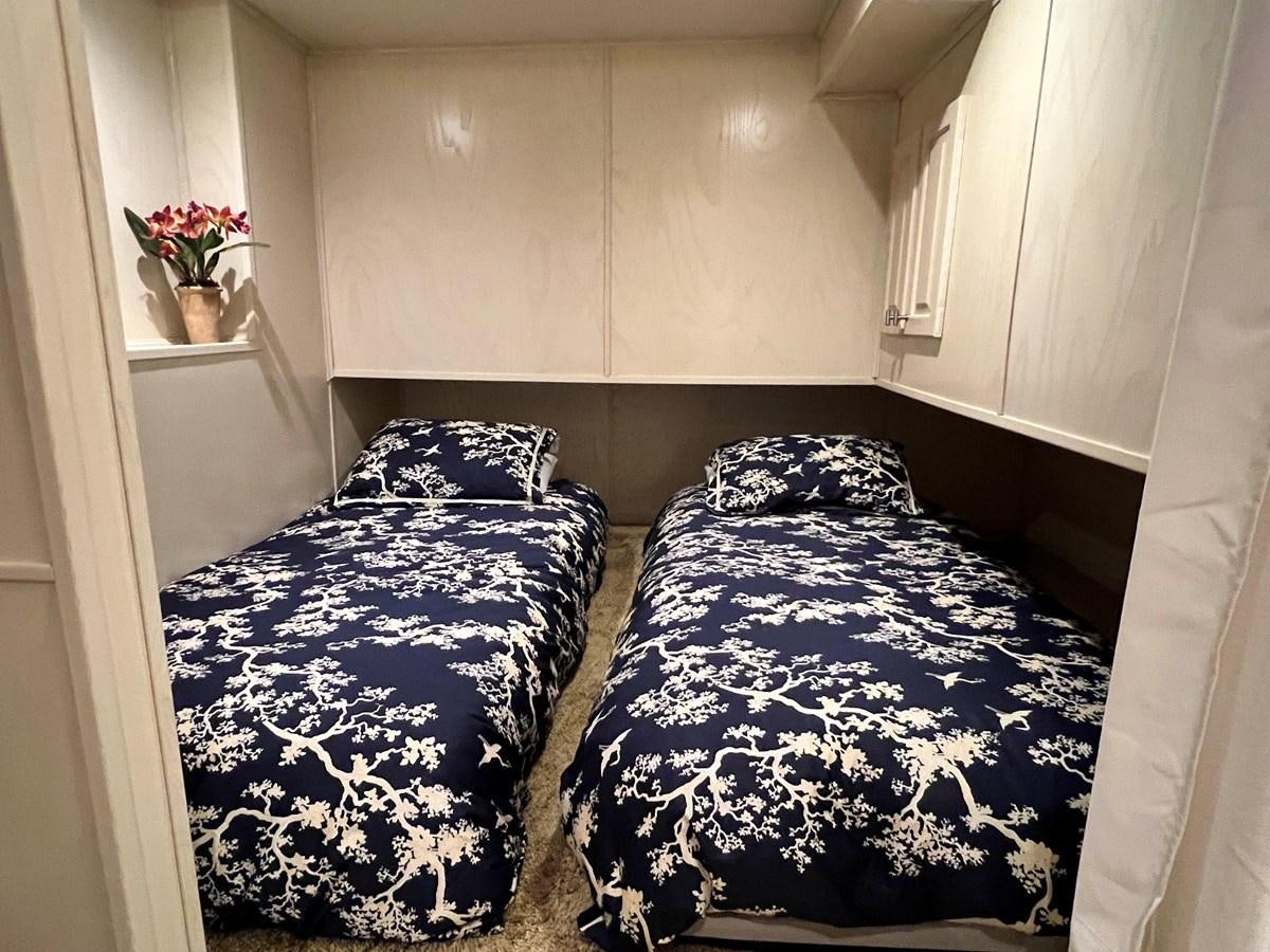 a bed with blue sheets aboard 2010/1995 STARDUST 20 X 95WB NLST Yacht for Sale