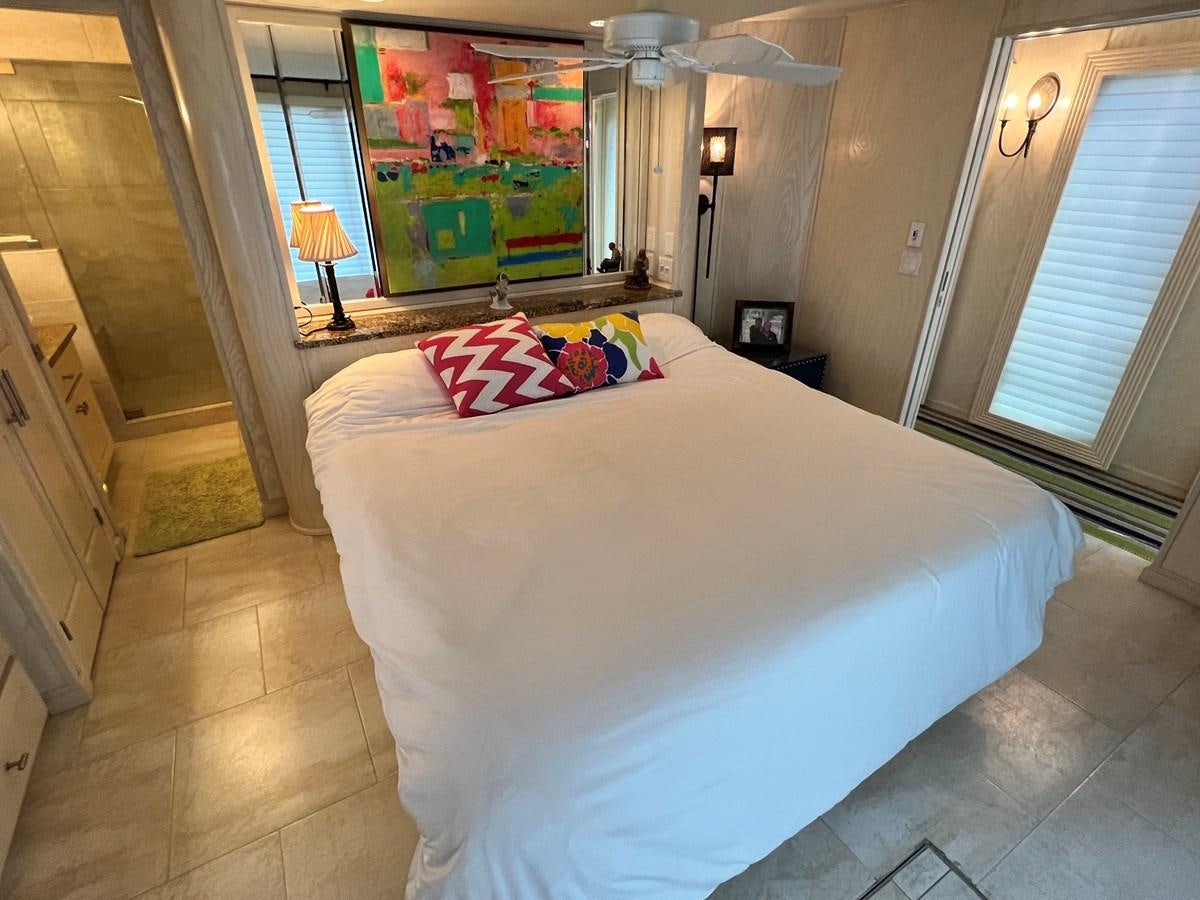 a bedroom with a bed aboard 2010/1995 STARDUST 20 X 95WB NLST Yacht for Sale