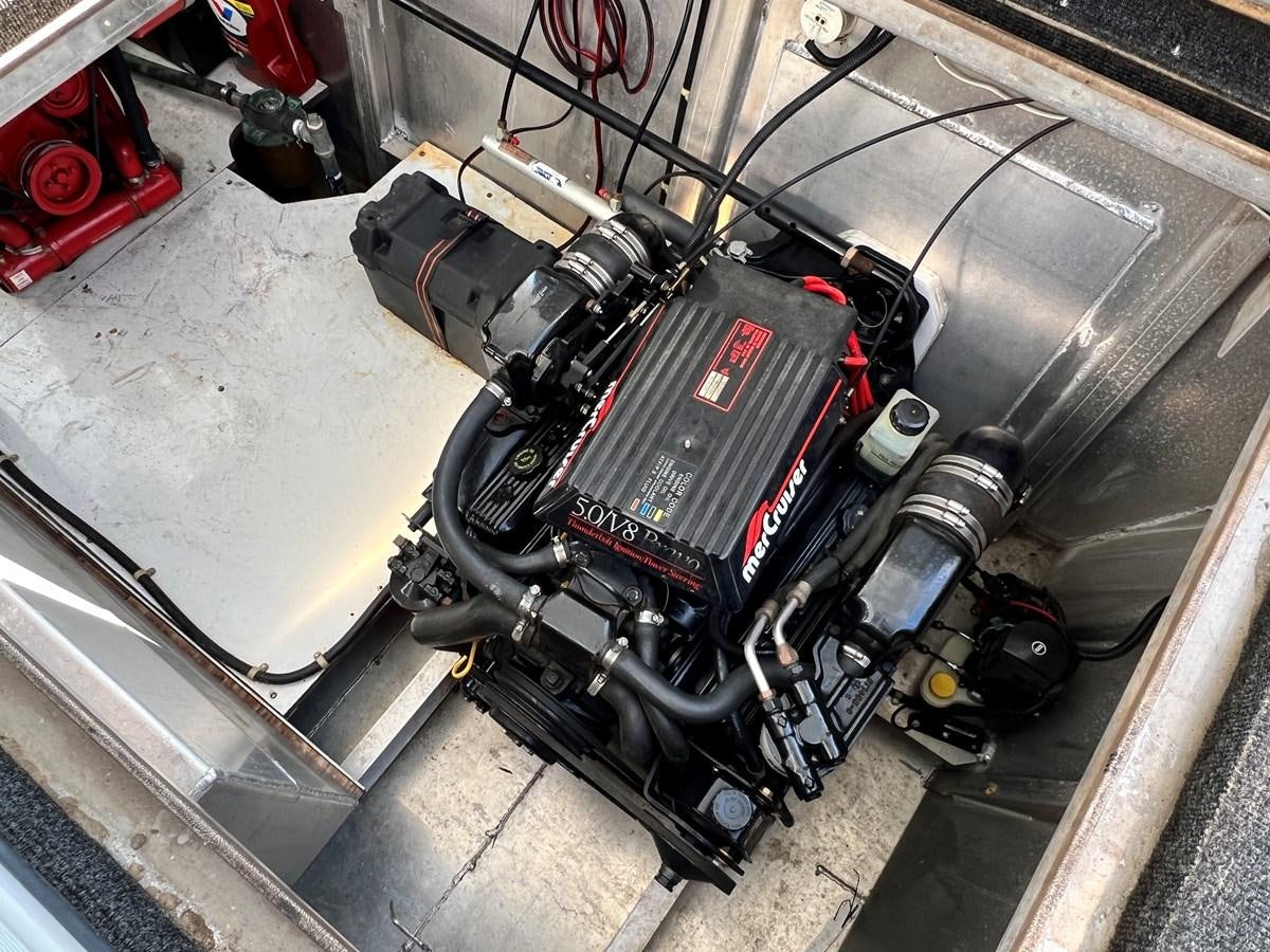 a machine on the floor aboard 2010/1995 STARDUST 20 X 95WB NLST Yacht for Sale