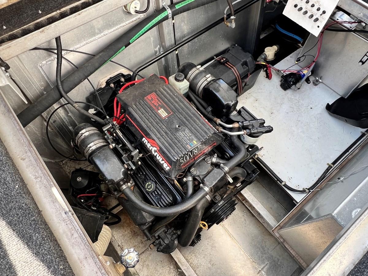 a car engine with a large piece of luggage on the hood aboard 2010/1995 STARDUST 20 X 95WB NLST Yacht for Sale