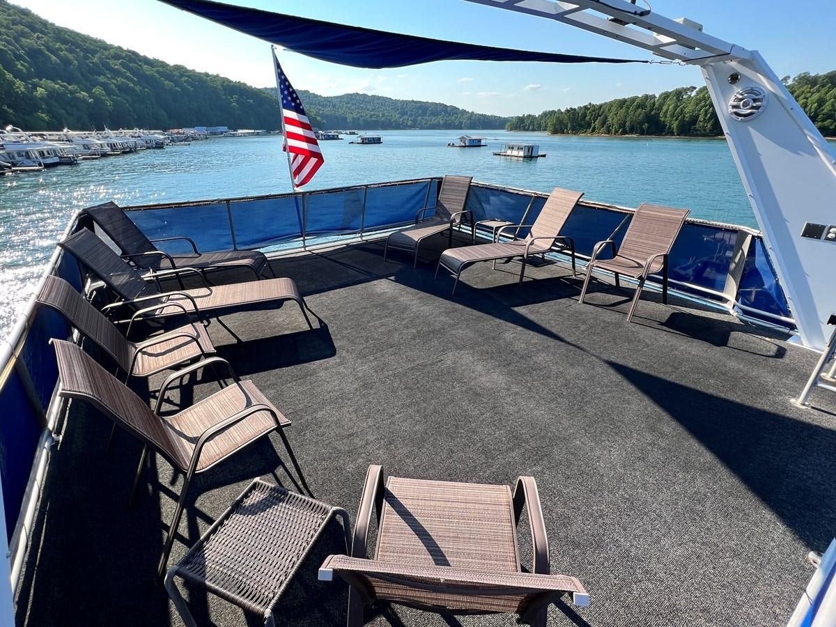 a boat on the water aboard 2010/1995 STARDUST 20 X 95WB NLST Yacht for Sale