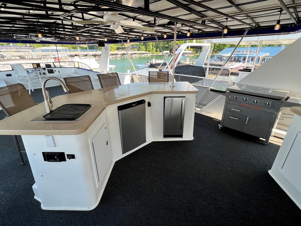 a large room with machines aboard 2010/1995 STARDUST 20 X 95WB NLST Yacht for Sale