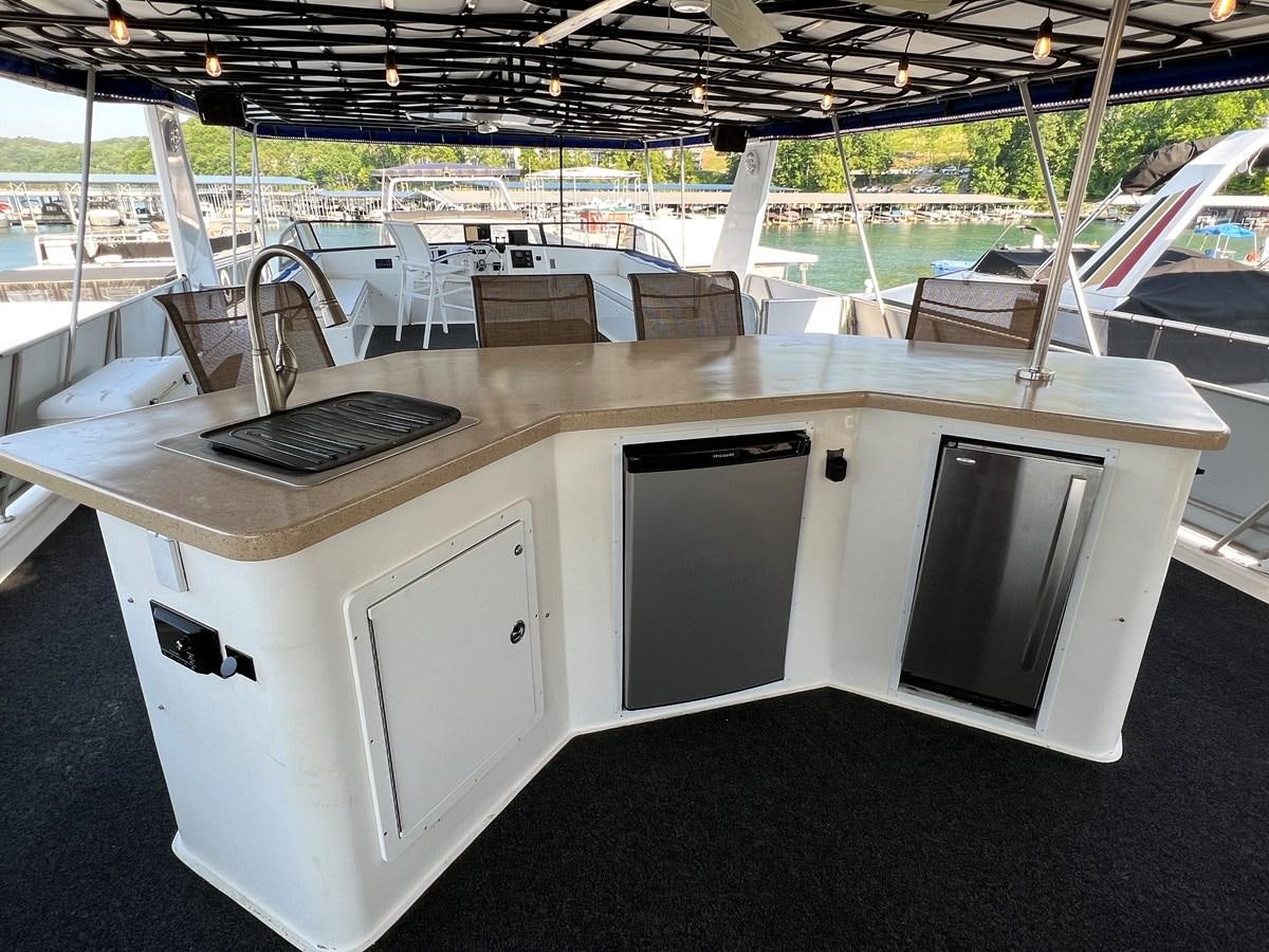a large white machine aboard 2010/1995 STARDUST 20 X 95WB NLST Yacht for Sale
