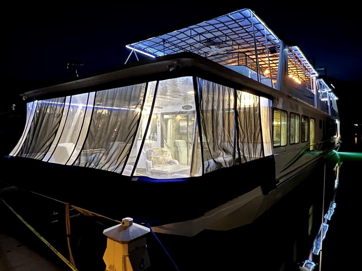 a train with a glass roof aboard 2010/1995 STARDUST 20 X 95WB NLST Yacht for Sale
