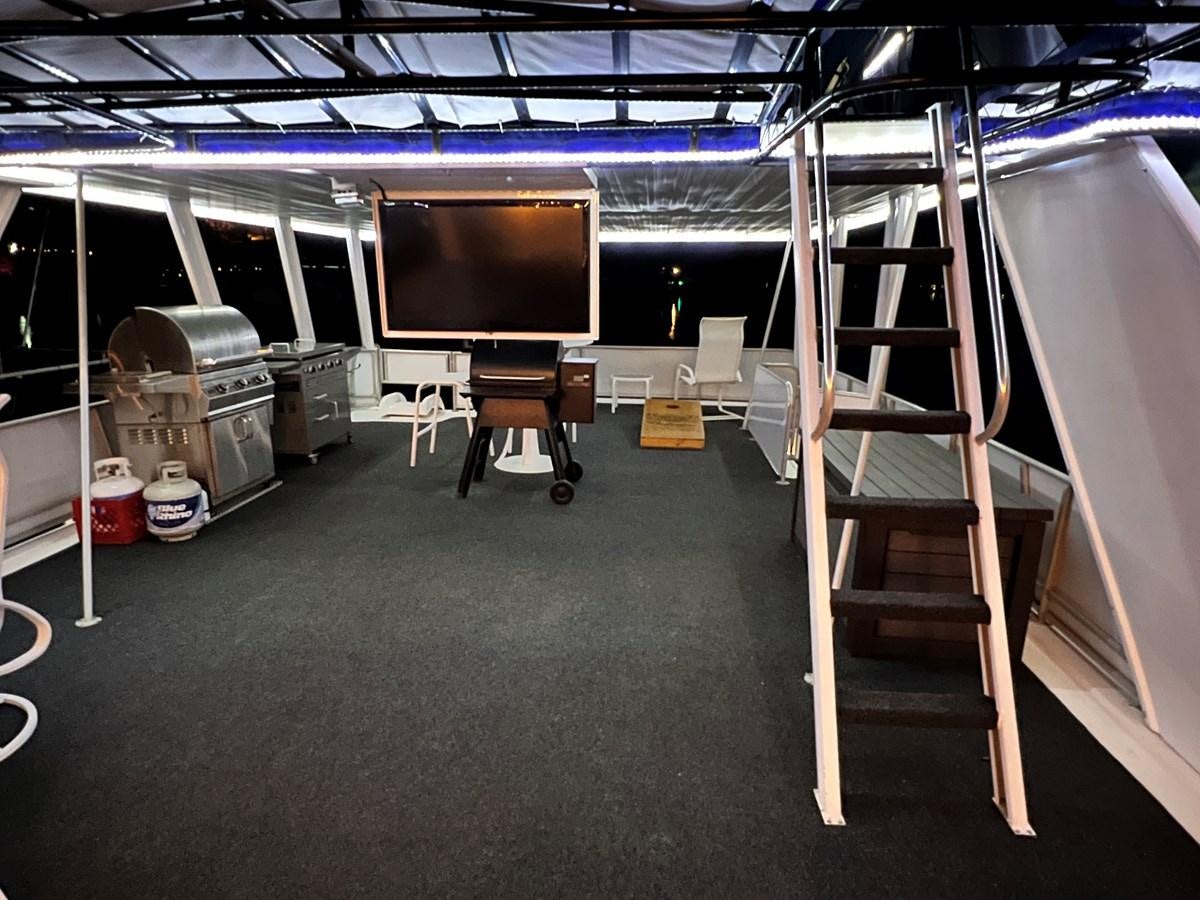 a room with a ladder and a tv aboard 2010/1995 STARDUST 20 X 95WB NLST Yacht for Sale