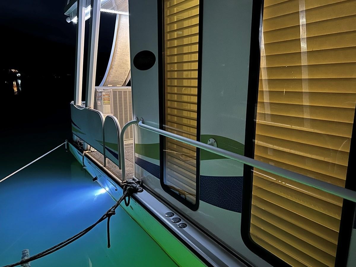 a large metal object with a wire attached to it aboard 2010/1995 STARDUST 20 X 95WB NLST Yacht for Sale