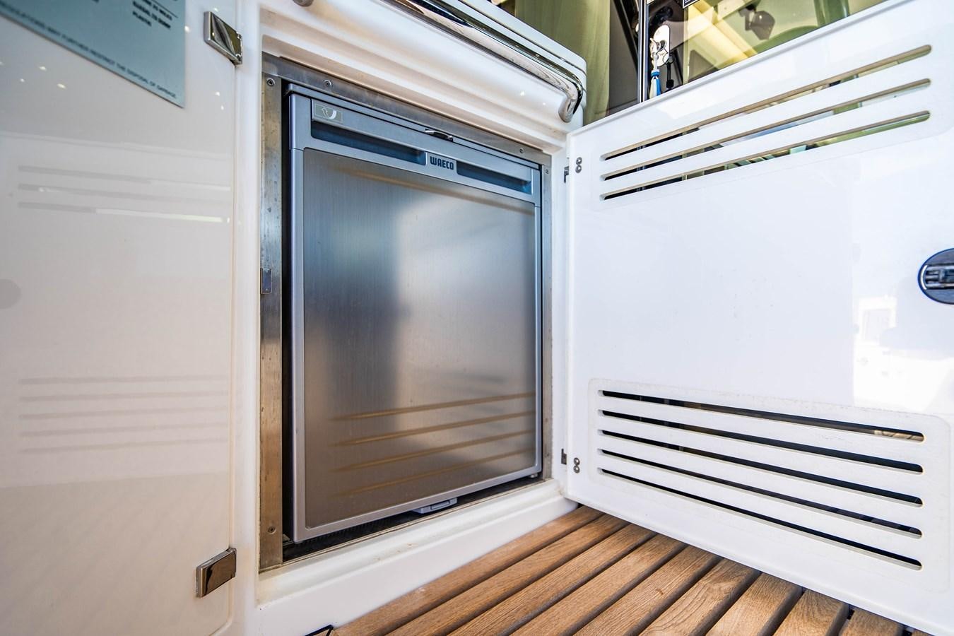 a microwave oven in a kitchen aboard SUBMARINO Yacht for Sale