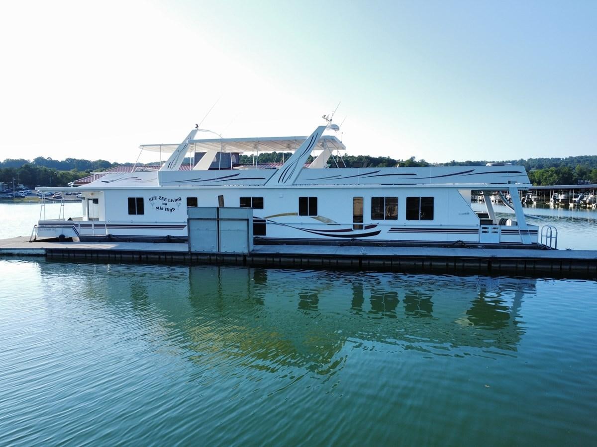 a white boat on water aboard 2007 STARDUST 19 X 86WB NLCG Yacht for Sale