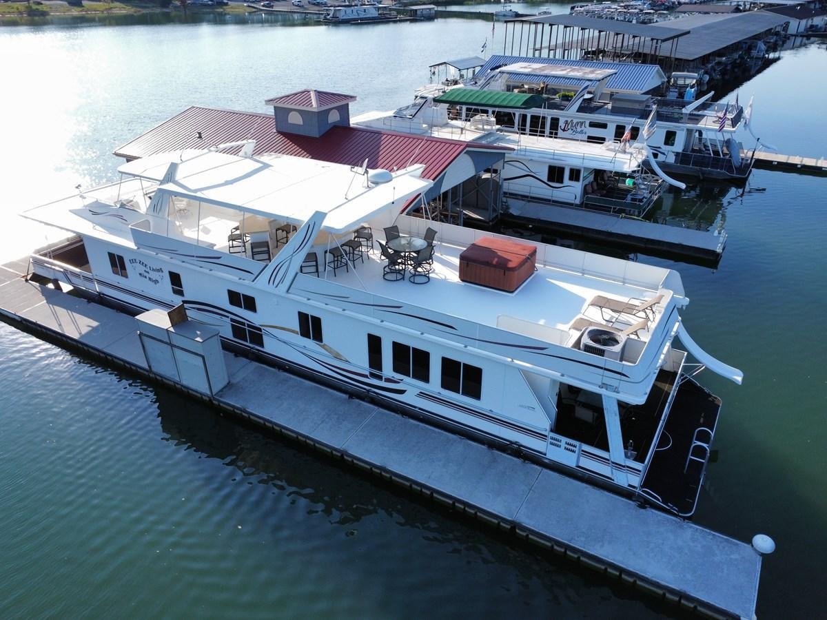 a group of boats on the water aboard 2007 STARDUST 19 X 86WB NLCG Yacht for Sale